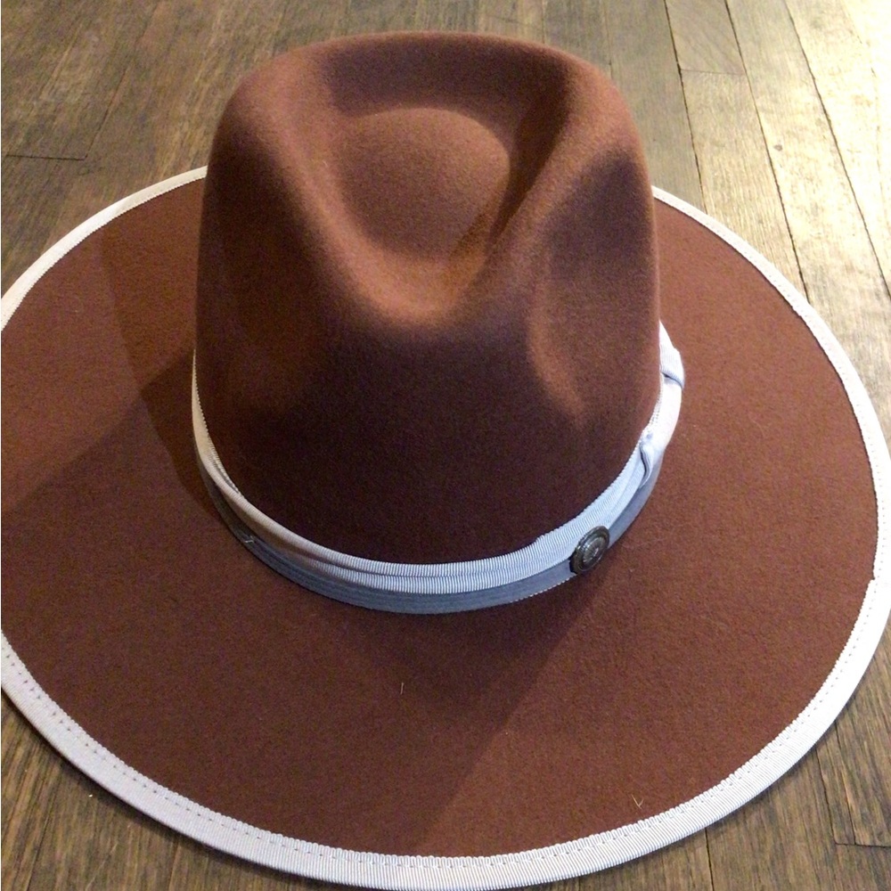 NEW! WYLDR stunning rustic Brown rancher with Cream grey Band
